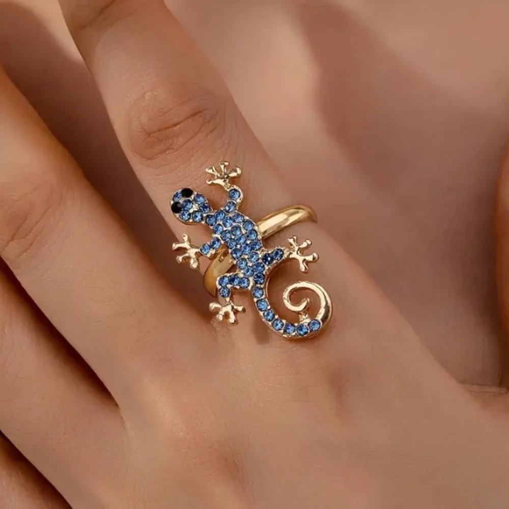 ✨Modcloth Leia Blue Rhinestone Lizard Ring